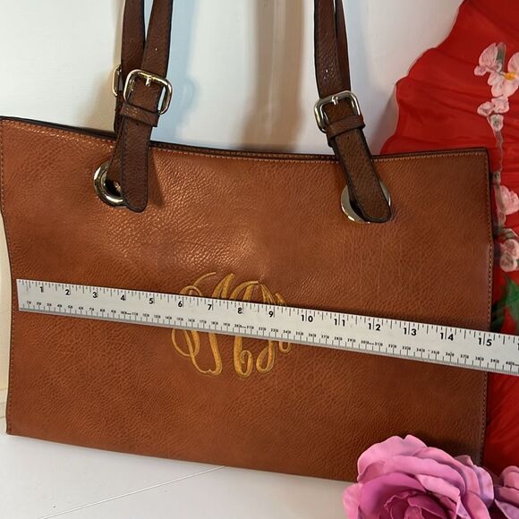 Are your initials SMM? Here is a quality no brand monogrammed purse for Spring! - Picture 4 of 8
